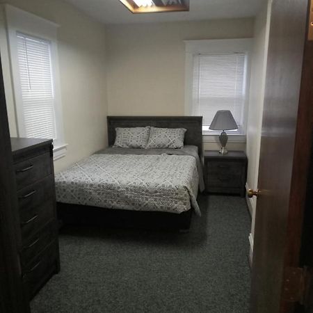 E. Michigan Walk Up Furnished 2 Bedroom Apt لانسنج المظهر الخارجي الصورة