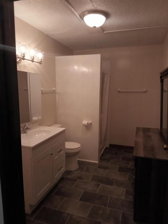 E. Michigan Walk Up Furnished 2 Bedroom Apt لانسنج المظهر الخارجي الصورة